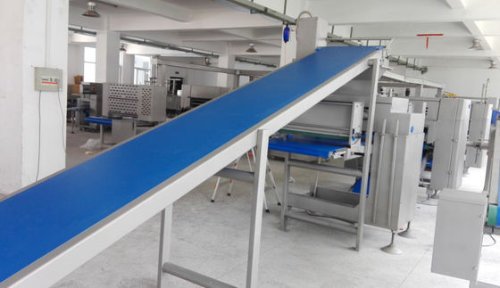 satın al Dekorasyon Ekipmanları ile 750mm Genişlik Endüstriyel Ekmek Üretim Hattı 5000 Kg / Hr Çevrimiçi üretim