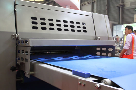 satın al Gözleme Hattı Paratha Maker Makinesi 800mm Genişlik Çalışma Masası ile Kolay Temizlenir Çevrimiçi üretim