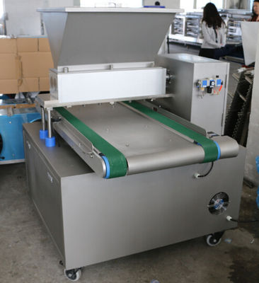 satın al Kek / Çerezler için Sorunsuz Çalışan Kek Depositor Makinesi 600mm Çalışma Genişliği Kemer Çevrimiçi üretim
