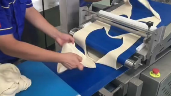 satın al Dondurulmuş Pizza Tabanı için Endüstriyel Dondurulmuş Pizza Üretim Ekipmanları Minimum Hamur Kalınlığı 2.5 Mm Çevrimiçi üretim