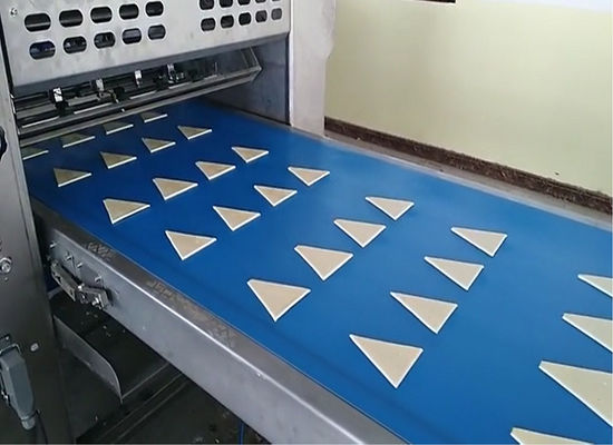 satın al 20g-120g Kruvasan Yapımı için 3000-11000pcs/h Kapasiteli Yarı Otomatik / Tam Otomatik Kruvasan Üretim Hattı Çevrimiçi üretim