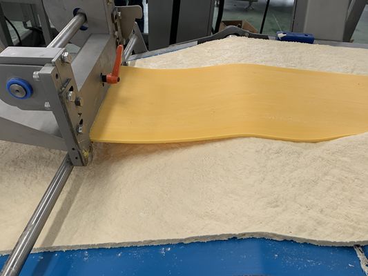satın al 600-1200kg/H Kapasite Puff Pastırma Üretim hattı Yarı Otomatik / Tam Otomatik Doldurulmuş veya Boş Pastırmalar için Çevrimiçi üretim